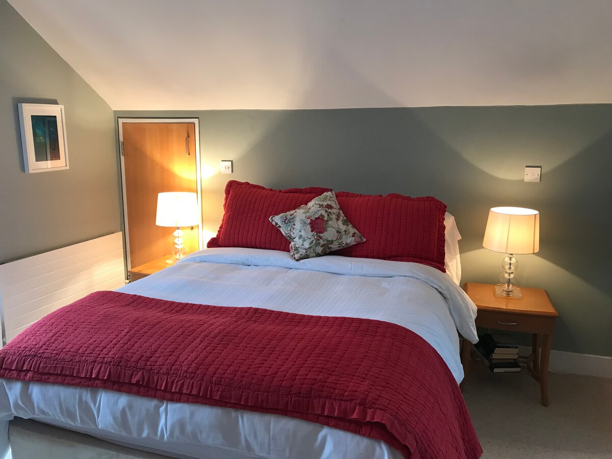 Hlavná spálňa s vlastnou kúpeľňou