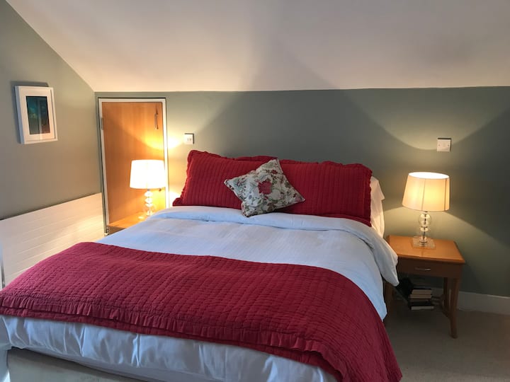Main bedroom with en suite