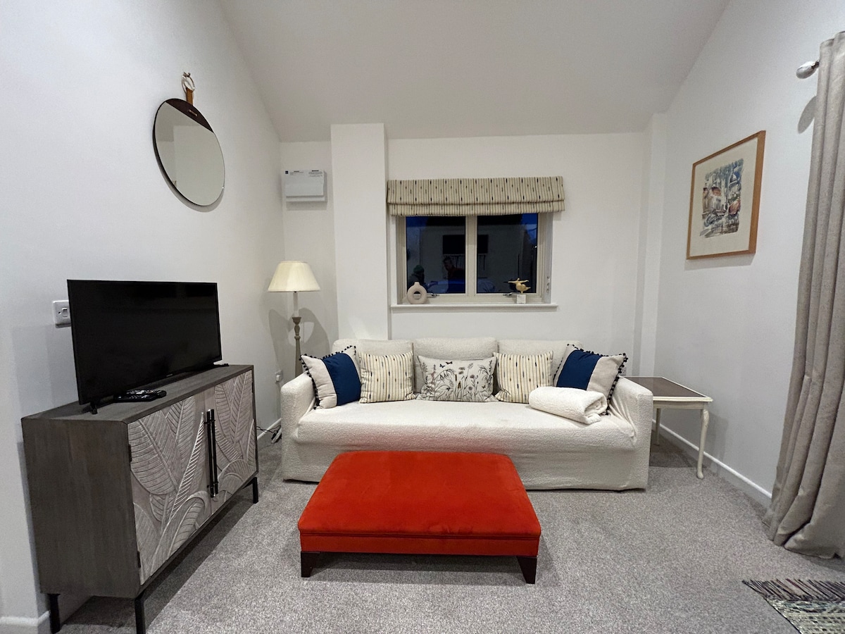 Top performing Airbnb: The Annex | A Stroll Away From the Racecourse | in Prestbury