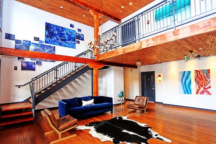 *PROFESSIONALLY DISINFECTED* & FREE STREET PARKING