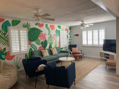 Top Airbnb: “Beach Ballin” Cozy Home 1m to Beach + Fire Pit in Oak Island