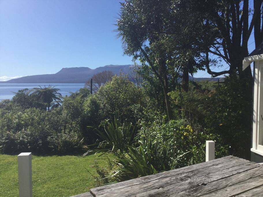 Stunning lake views - enjoy the bird life and tranquility