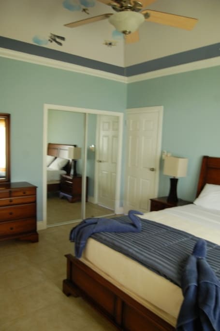 Blue Bedroom. Has 01 Queen bed