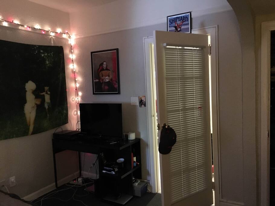 "32 Inch TV with Basic Cable. Use my Netflix, Amazon, or Hulu on my Xbox One
