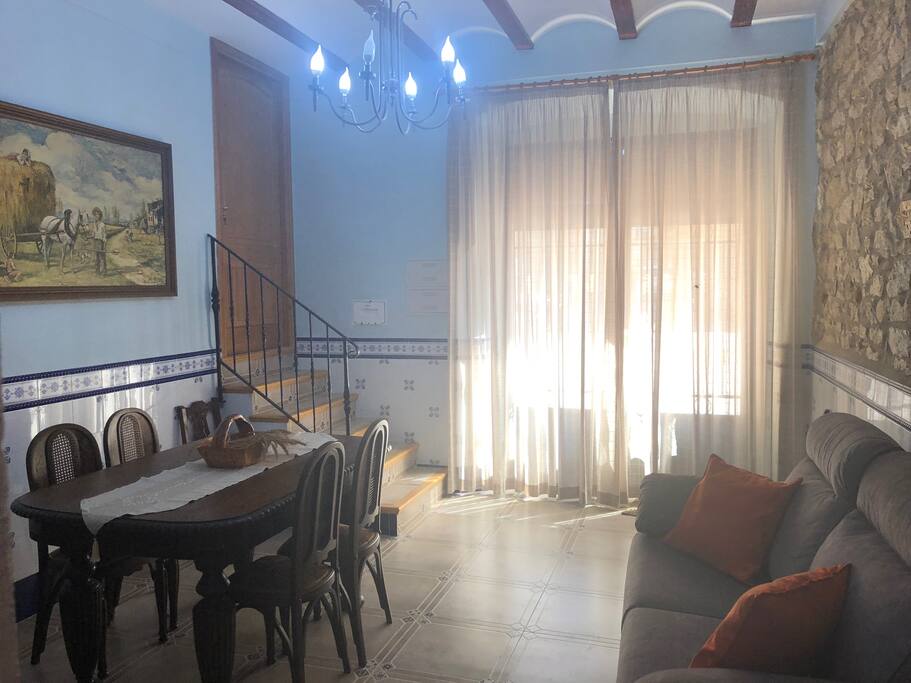 Amplia entrada con mucha luz