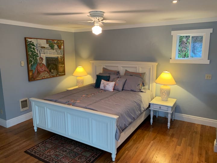 Dhomë gjumi master e dytë me dush në këmbë