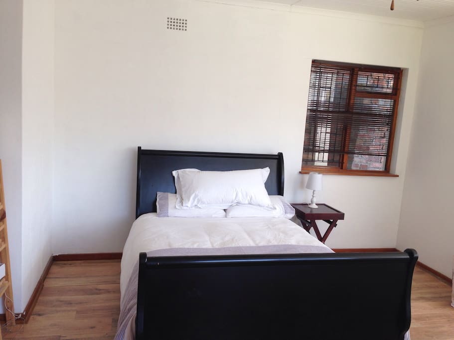 Double bed and a separate single bed also in room.