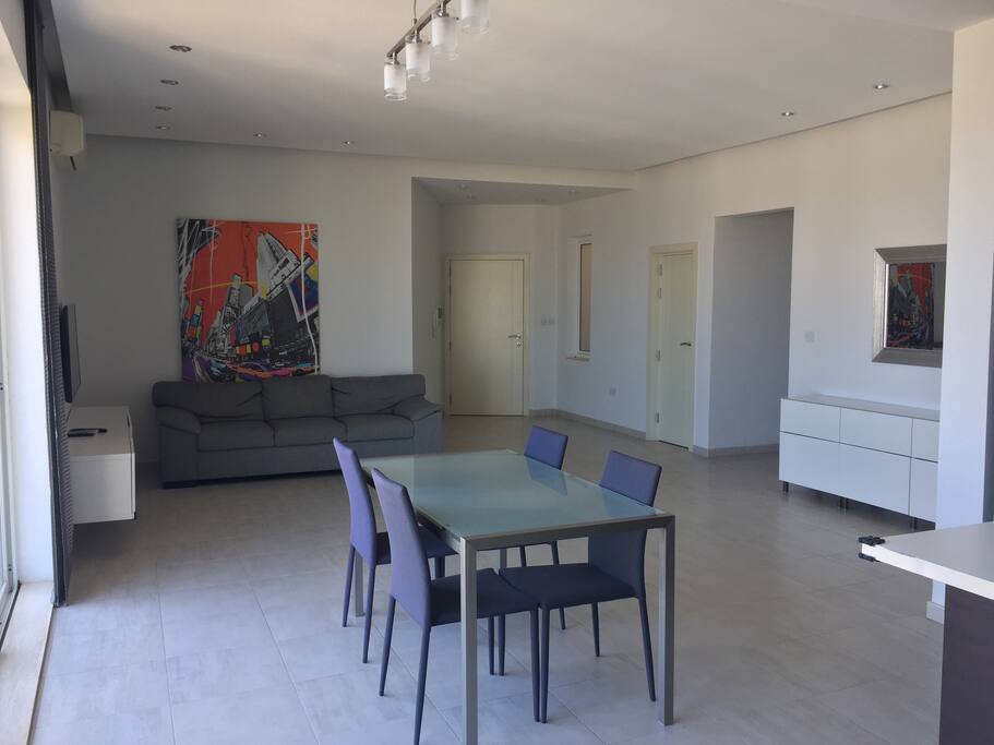 Spacious living dining kitchen area