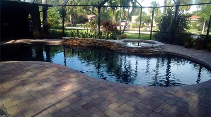 4 Bedroom Private Pool Sleeps 12 - Bonita Springs, FL