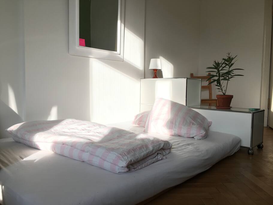 comfy full-size bed