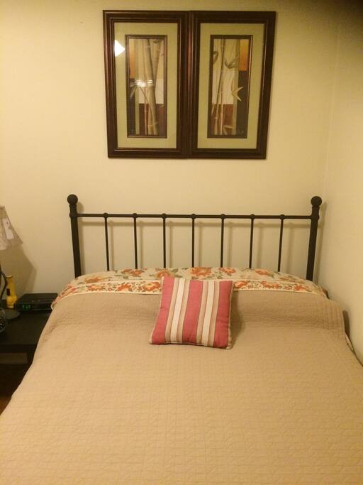 Room For Rent Near Dufferin Subway Room For Rent Near Dufferin Subway