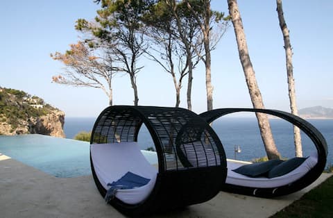 Splendid Villa with outstanding views