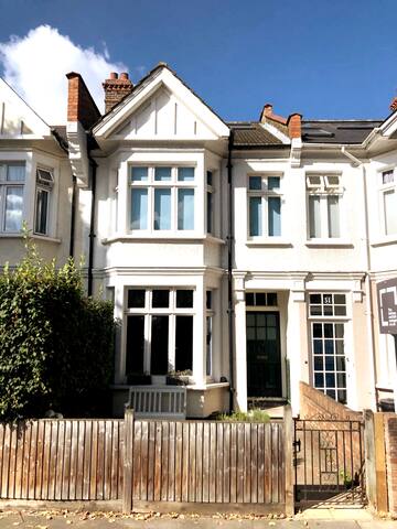 Spacious Edwardian Family House gallery image 4