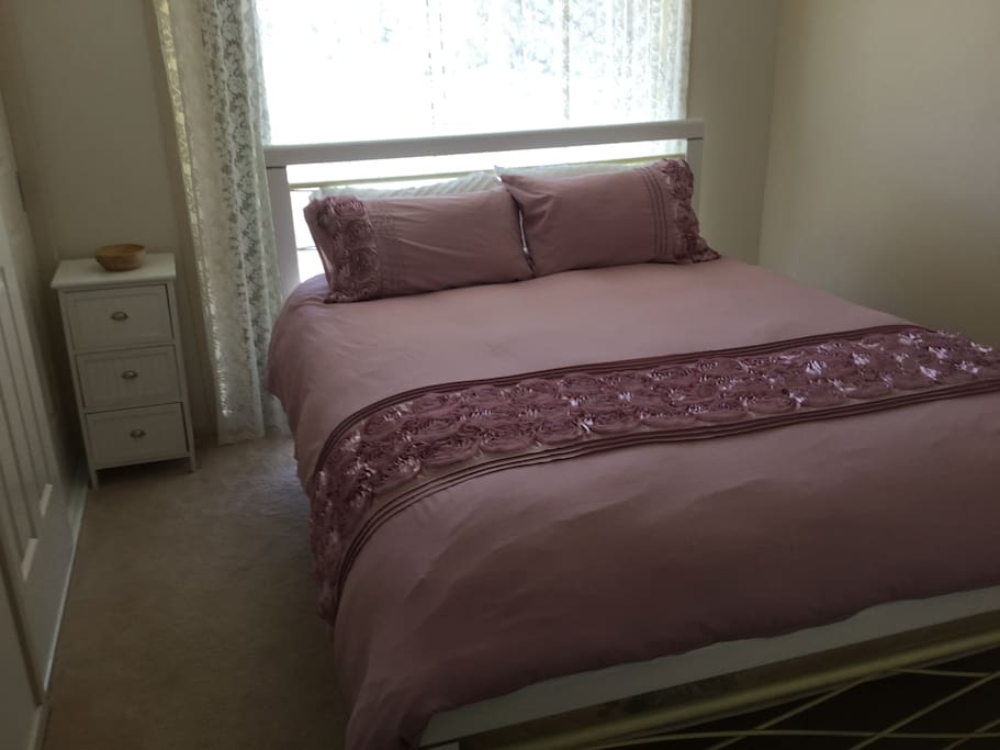 Queen size bed in bedroom 1