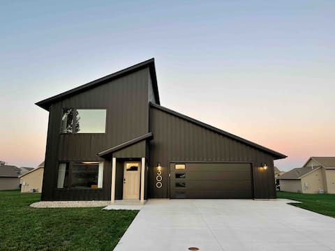 *THE BLACK SHEEP* - Modern, Unique & Clean- BY MSU