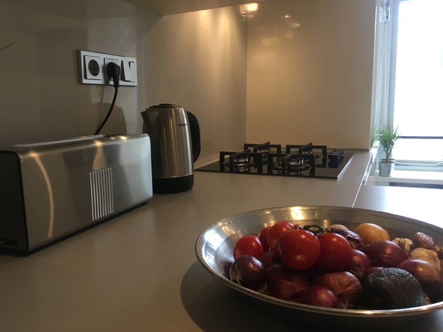 toaster and water cooker