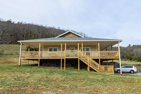 Porch n' Pasture Farm by Buffalo Mountain Getaway
