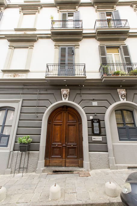 ingresso palazzo riviera
