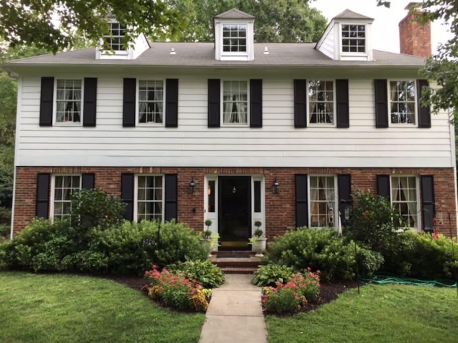Colonial/Federal style - front entrance on street with parking