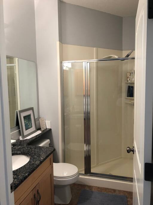Main level 3 piece washroom with granite countertops