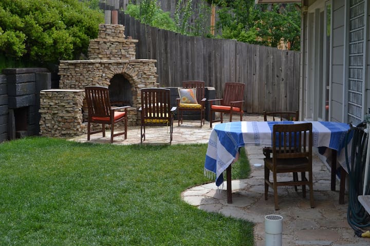 Mid-Century Modern Bay Area Retreat