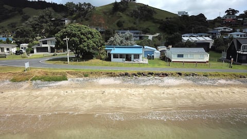Beachfront family holiday house - 8 kayaks & wifi