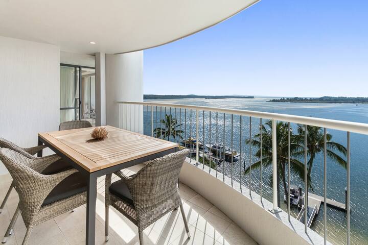 Alluring Riverside Penthouse gallery image 4