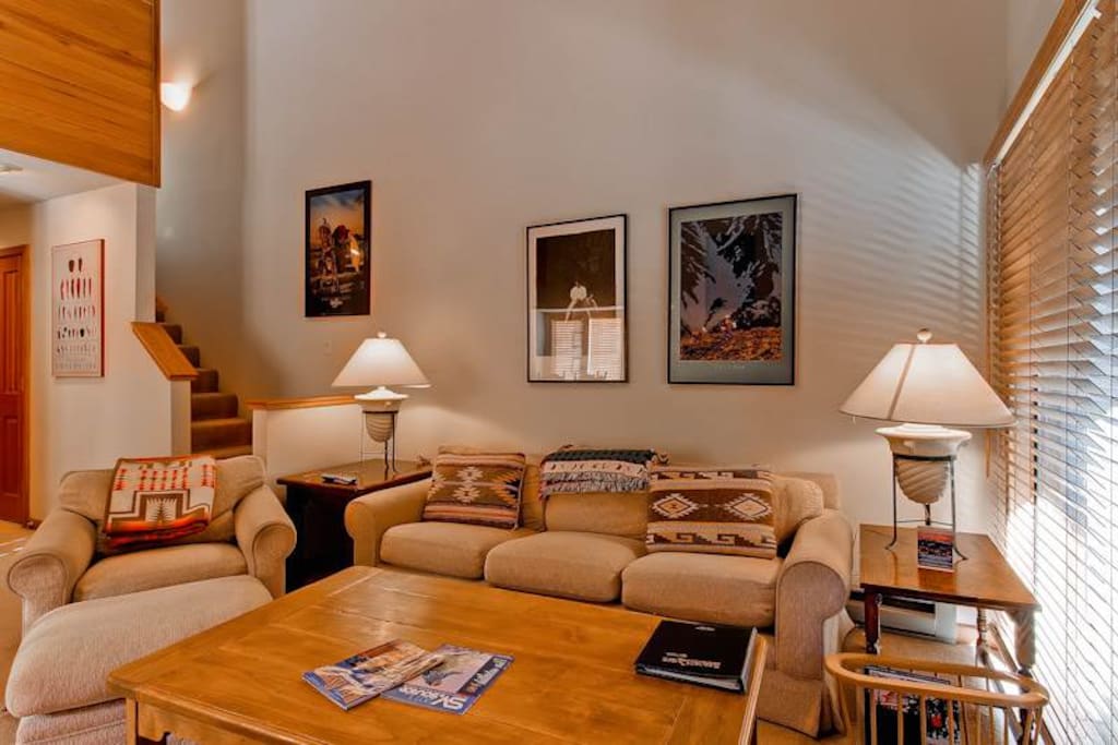 Couch,Furniture,Indoors,Living Room,Room