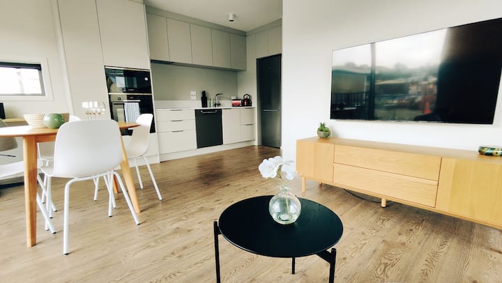 Ground Floor 2br Apartment Next To The Hospital - Wellington