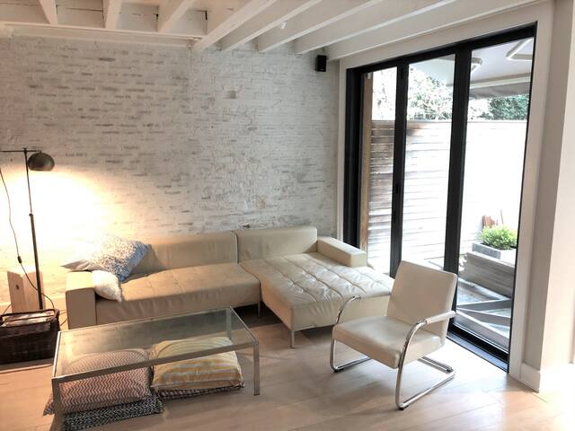 Bright. Clean. Elegant. A perfect Brooklyn home. gallery image 5