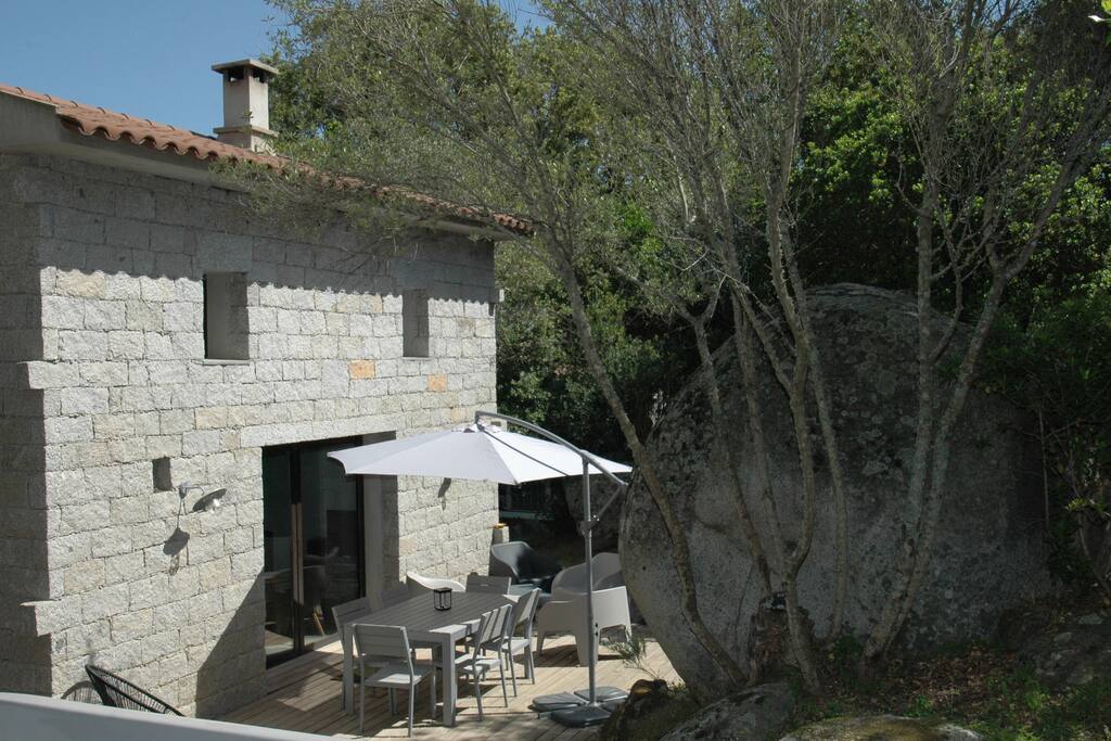 Repas et salon extérieur