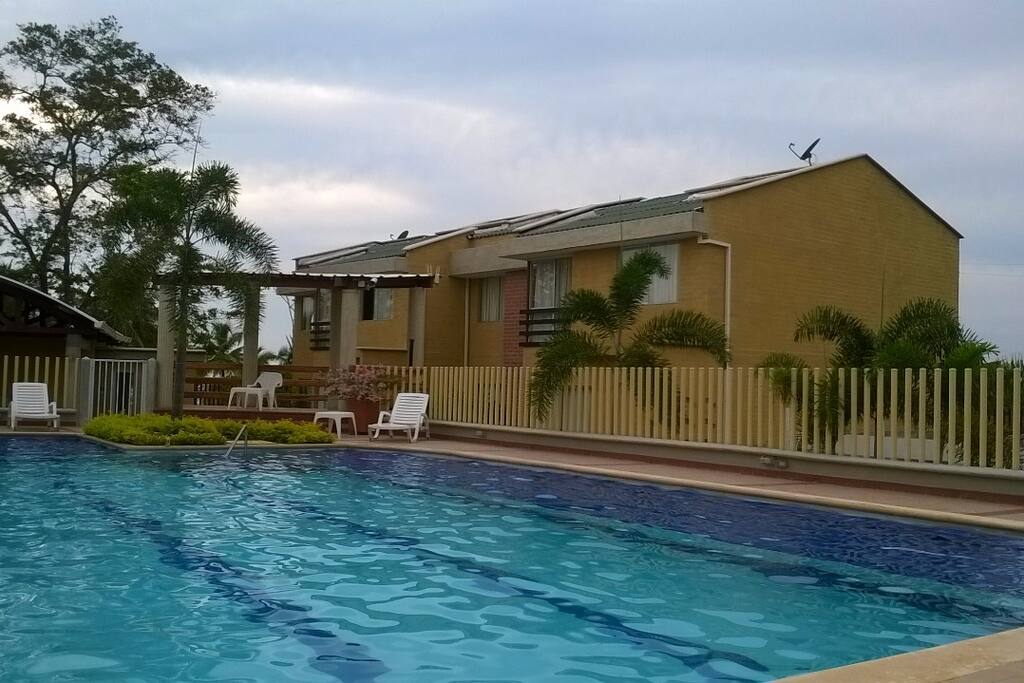 Cabaña y Piscina