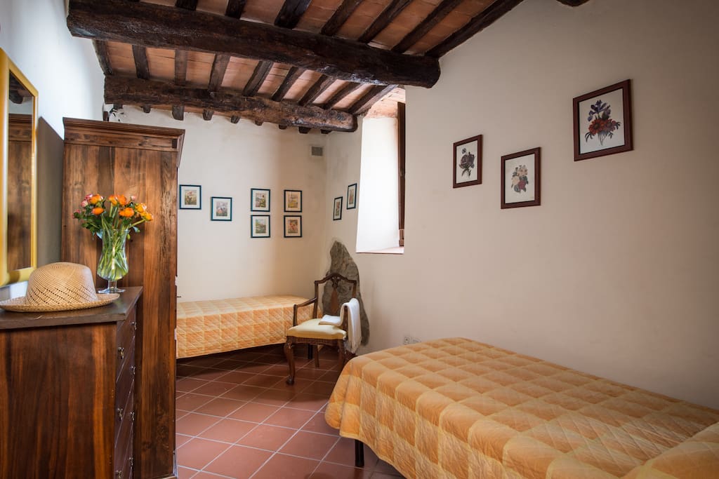Twin bedroom