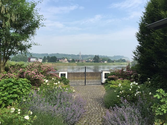 Idyllisch verblijf aan de Maas vlakbij Maastricht