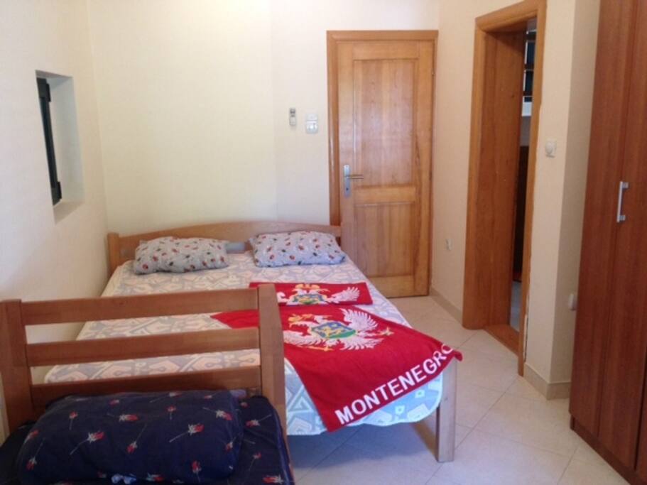 Мы предоставляем пляжные полотенца для всех гостей. We supply beach towels for all guests.