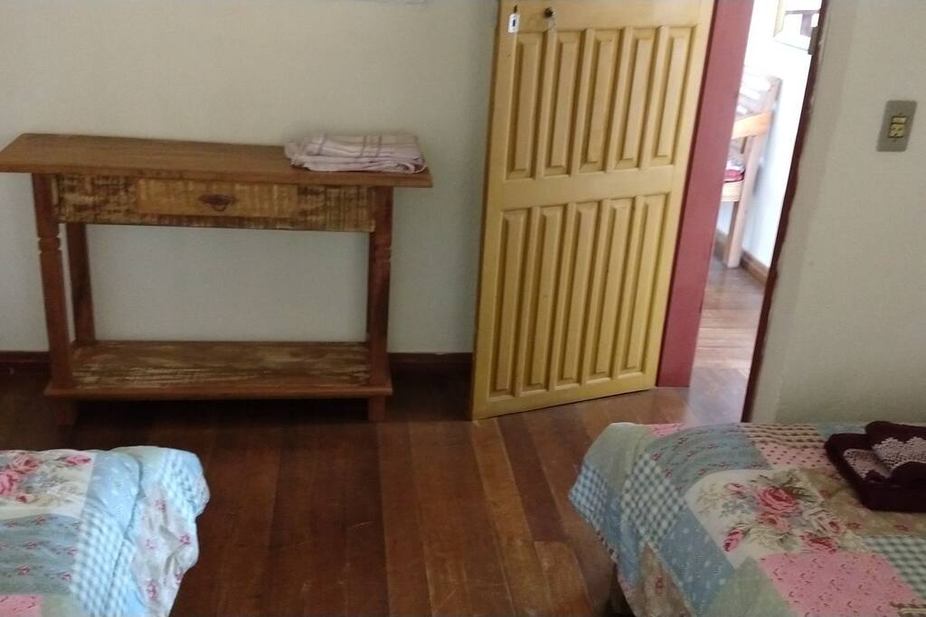 Quarto camas solteiros