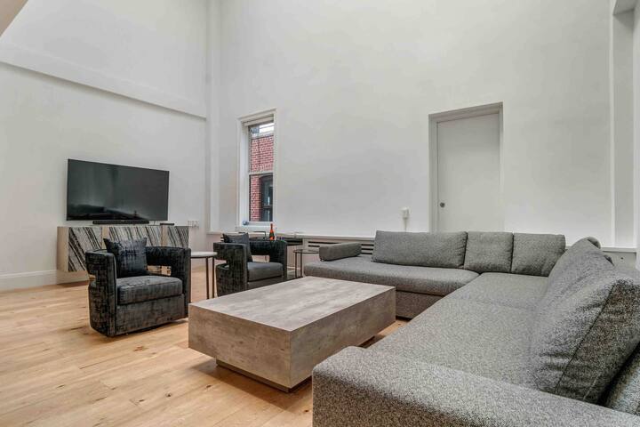 Modern WOW DUPLEX SOHO PH! $10mil Private terrace gallery image 2