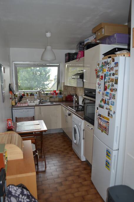 Kitchen with fridge, freezer, oven, cooking hob, washing machine and dishwasher