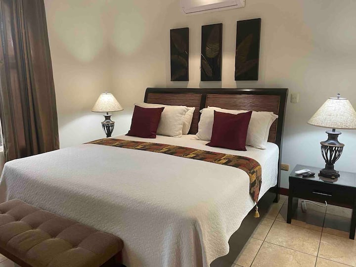 Საძინებელი #1 KING BED