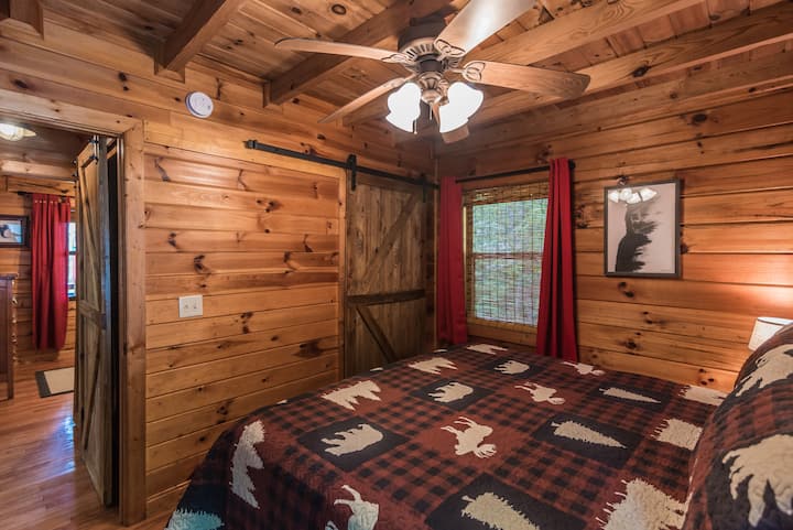 Bedroom 1: King sized bed