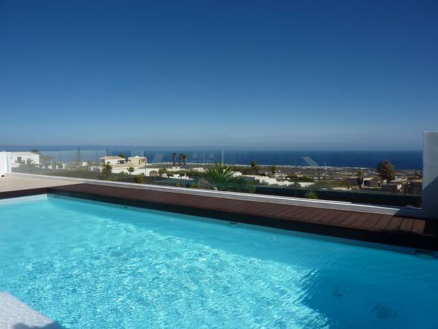 modernes Studio mit tollem Pool