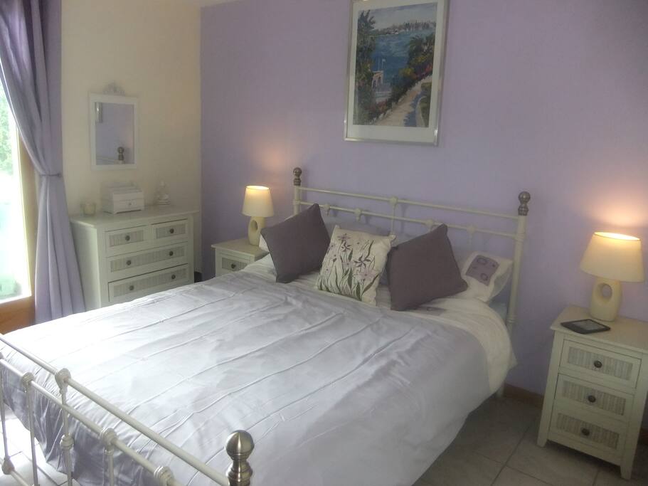 Master bedroom with kingsize bed