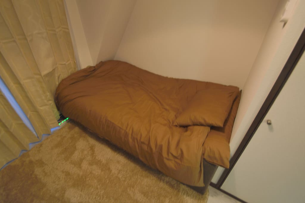 1名宿泊の場合(ソファーがベッドとなります)When 1 person is a stay (A sofa will be a bed.)