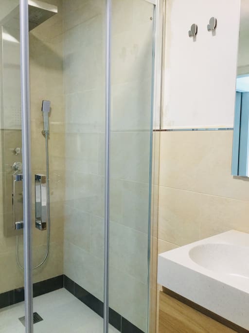 Bagno con doccia