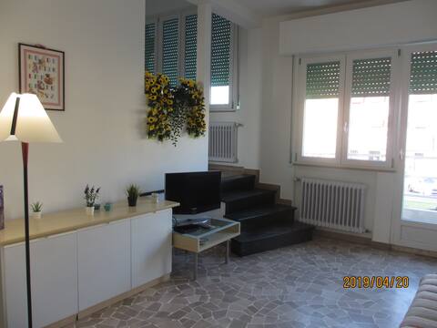 Popular Airbnb listing: promenade view and sea view in Viareggio