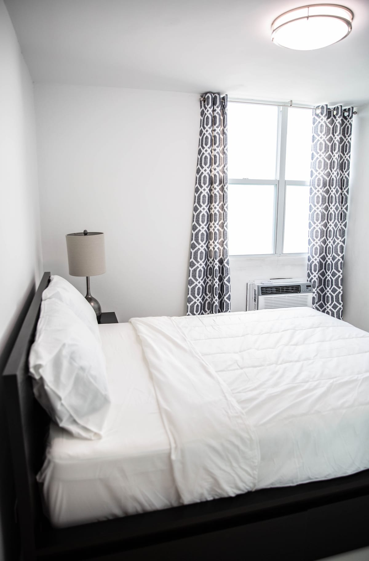 Queensize bed in 2e slaapkamer met van de oceaan 