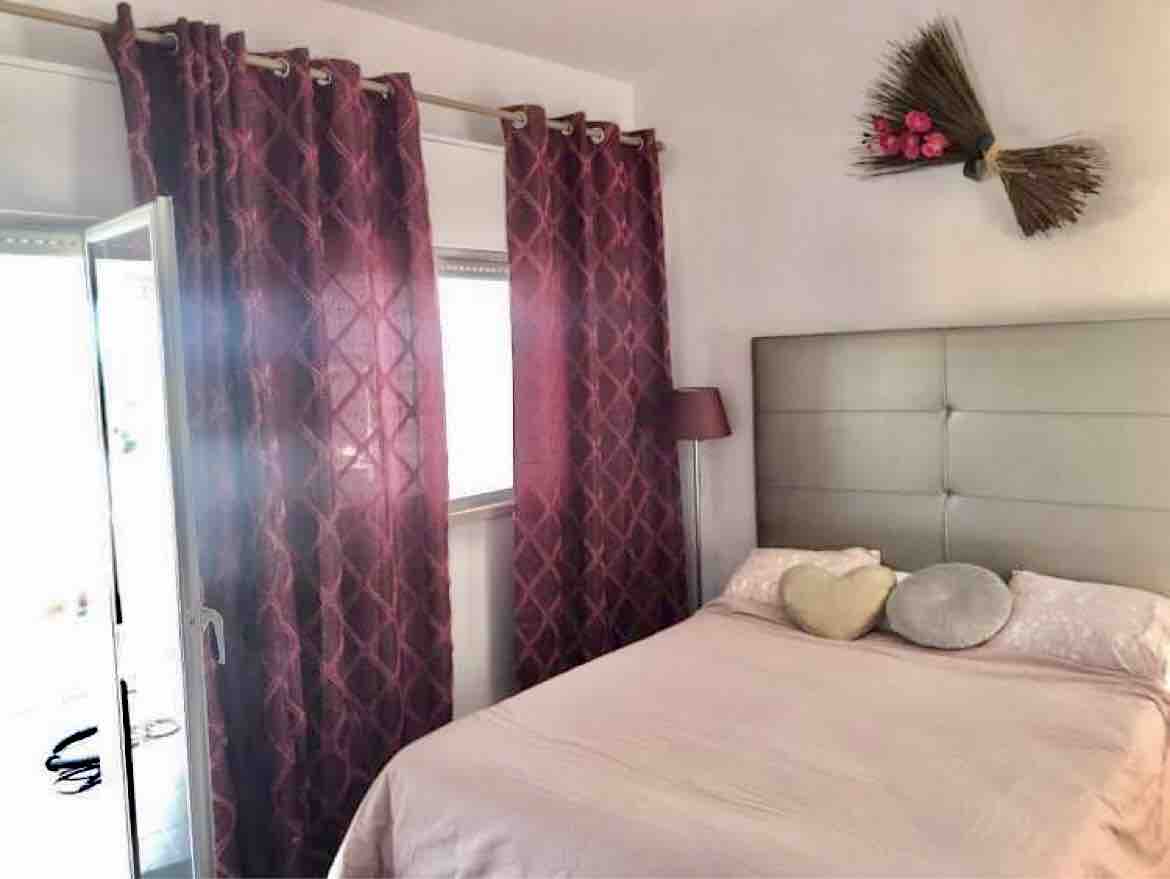 Საძინებელი 4, ზემოთ აივნითა და ოკეანის ხედით 