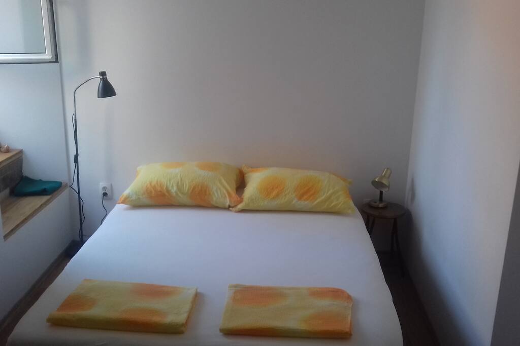 Clean linen and towels provided for each guest