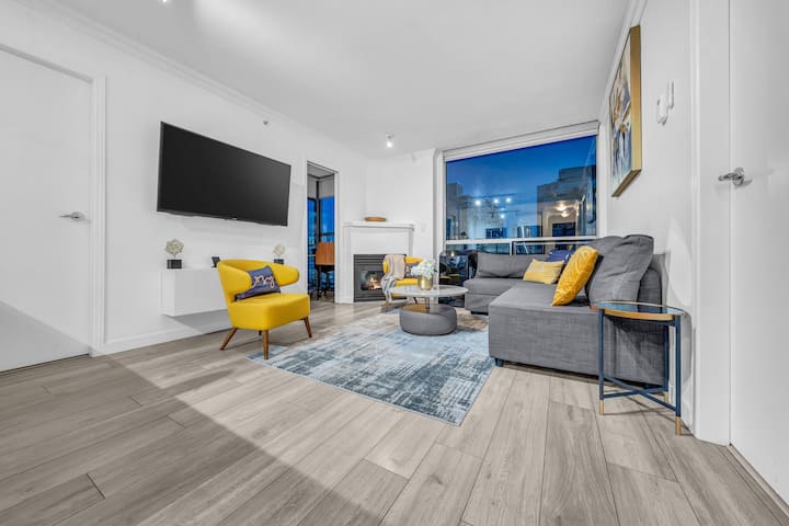 In the ❤ of Yaletown 2Bdrm/2Bath . Pool Sauna Gym