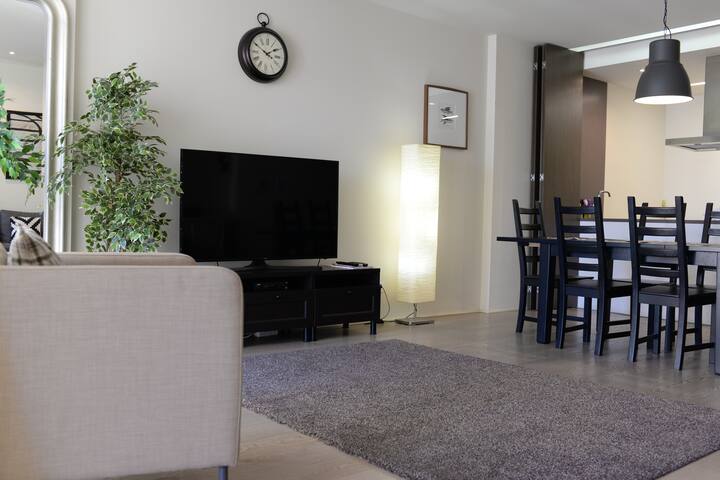 Lux Apartment with Pool and Garage gallery image 4